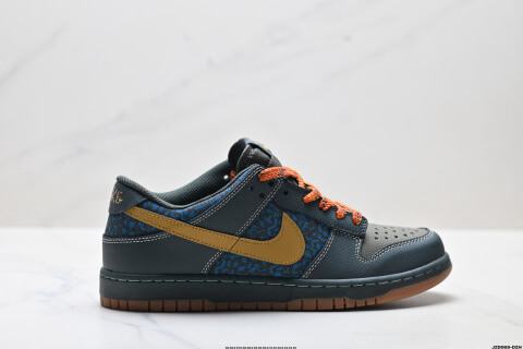 NIKE DUNK LOW Sneakers