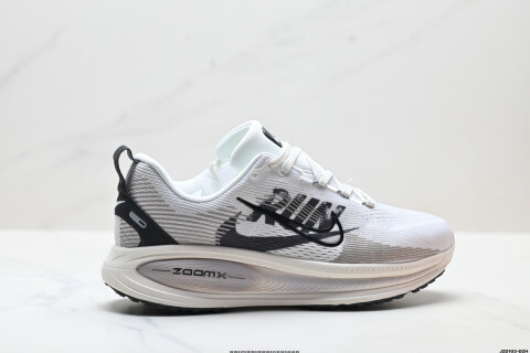 Nike VOMERO 18 Running Shoes