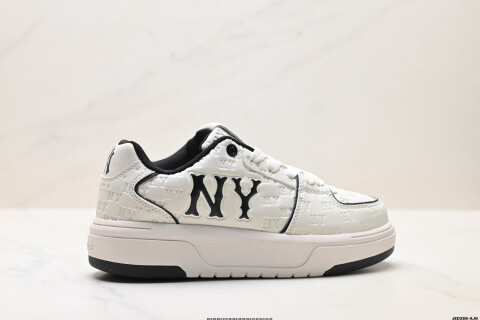 MLB New York Yankees Chunky Liner Embo Monogram Low-top Sneakers