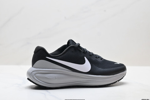 Nike REVOLUTION 8 Running Shoes