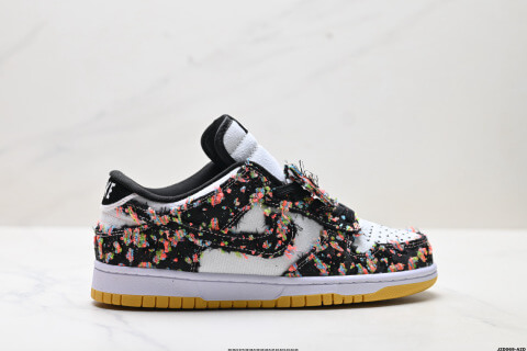 NIKE DUNK LOW Skate Shoes