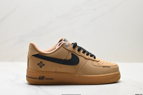 Nike Air Force 1'07 Low-Top Sneakers