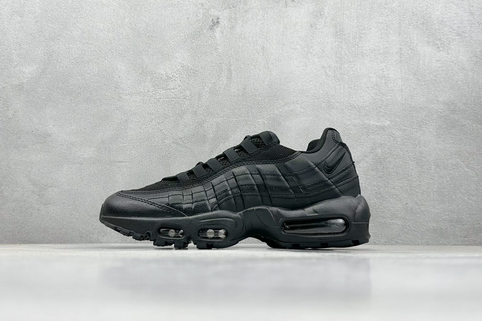 Nike Air Max 95 Triple Black Sneakers