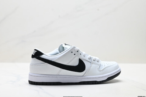 NIKE DUNK LOW Skate Shoes