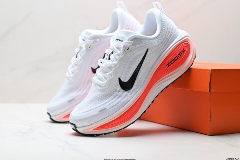 Nike VOMERO PLUS Running Shoes